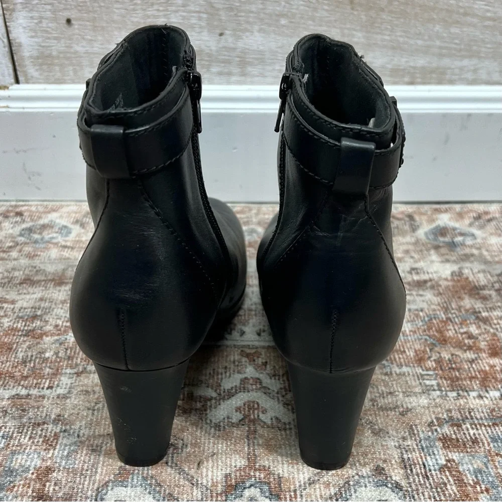 Clarks Kalea Gilliian Booties Womens 10M Black Leather Block Heel Side Zip Boots